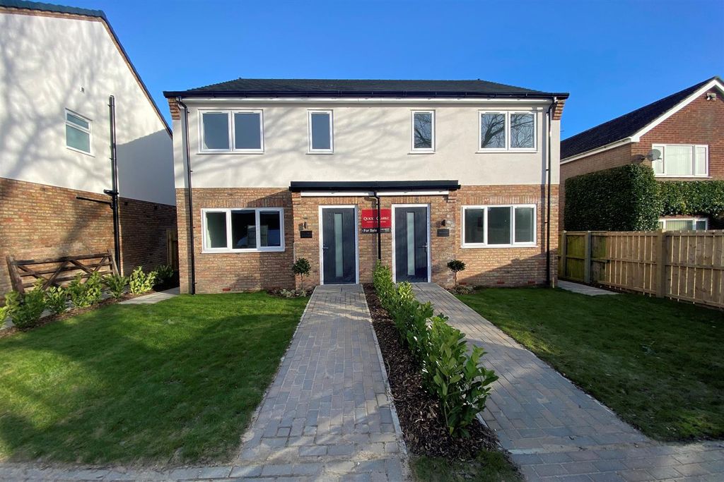 Property photo 1 of 11 Superb Contemporary House