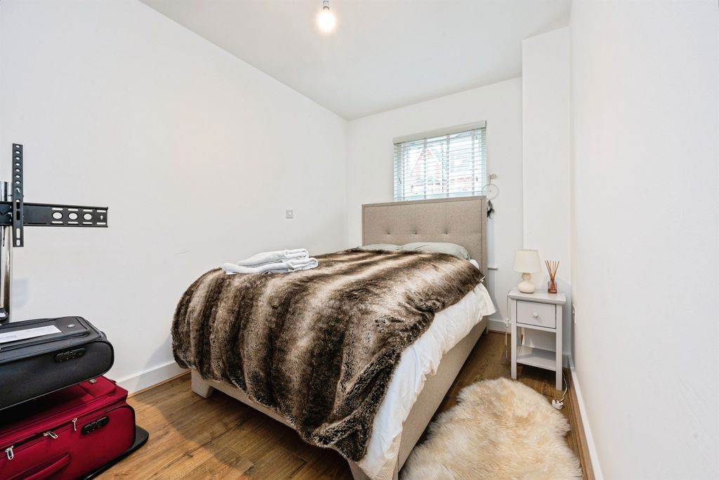 Additional image 8 of 2 bed flat for saleWarwick Avenue, Bedford MK40
