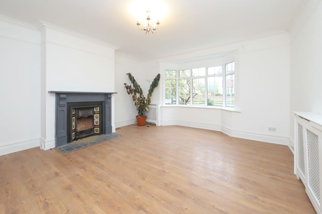 Property photo 3 of 13 4155343