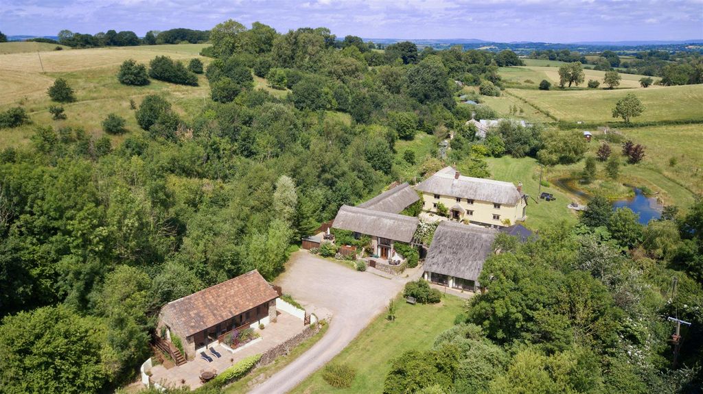 Property photo 1 of 53 Farmhouse And Cottages