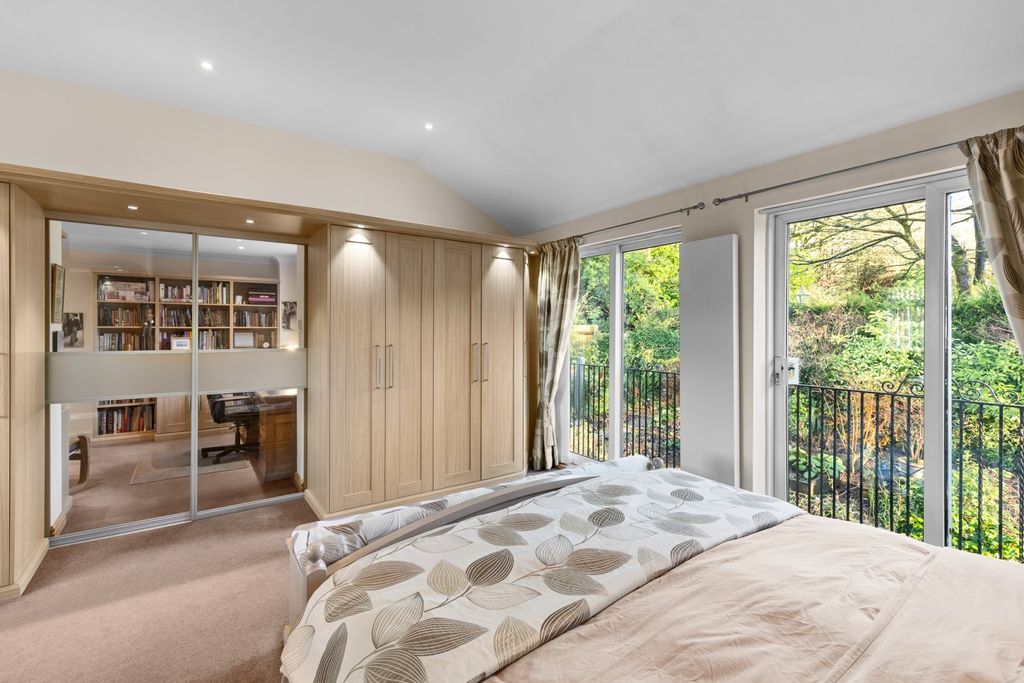 Property photo 2 of 64