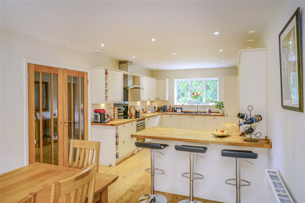 Property photo 3 of 16 Picture No. 11