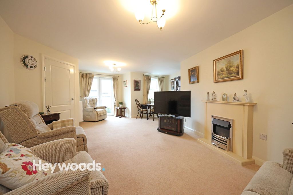 Property photo 2 of 33