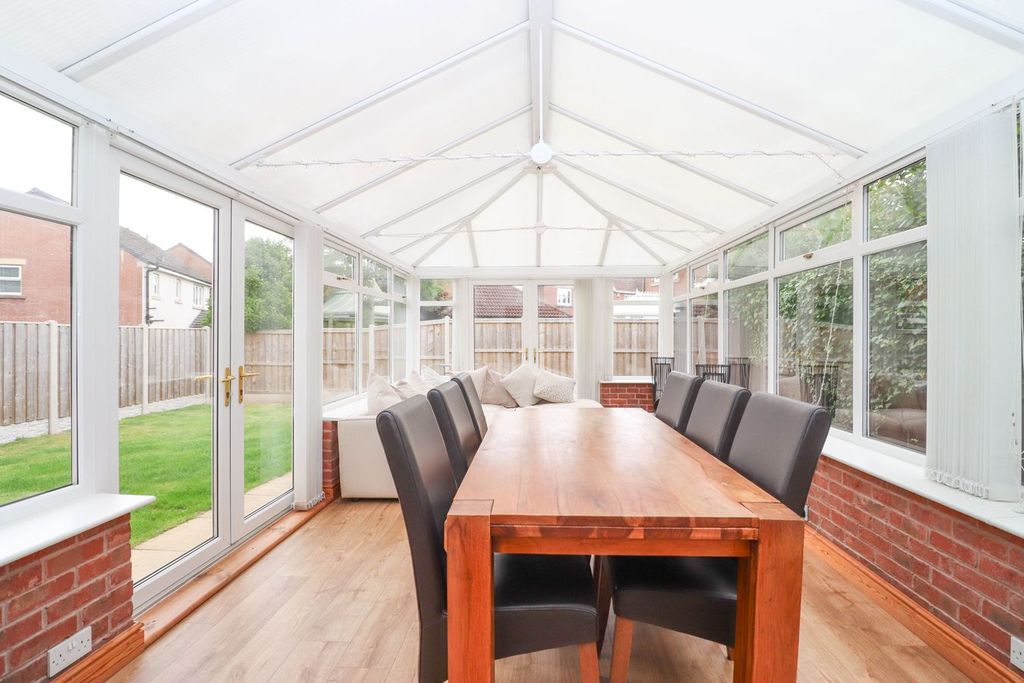 Property photo 3 of 23 Conservatory