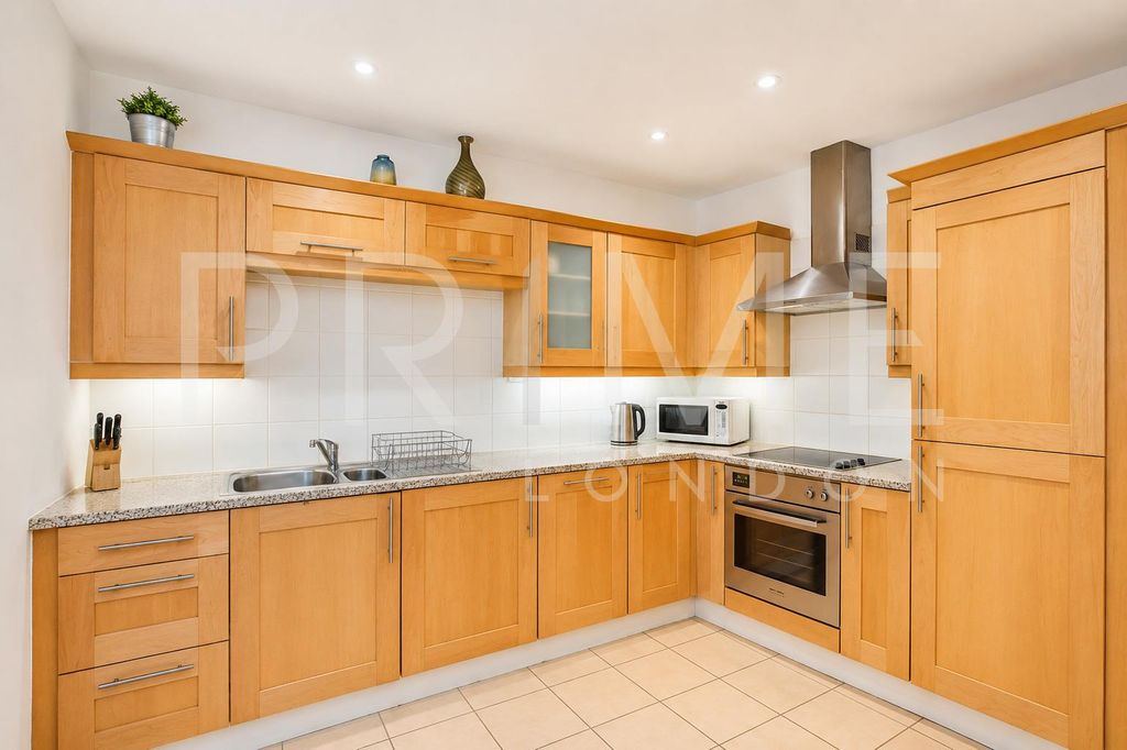 Property photo 3 of 18 Wh2B2.Jpg