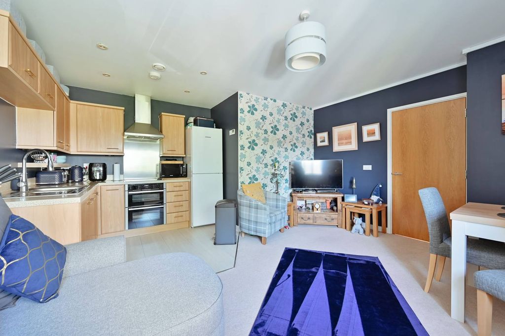 Property photo 3 of 11
