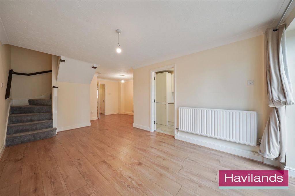 Property photo 3 of 12 St John's Close-10.Jpg