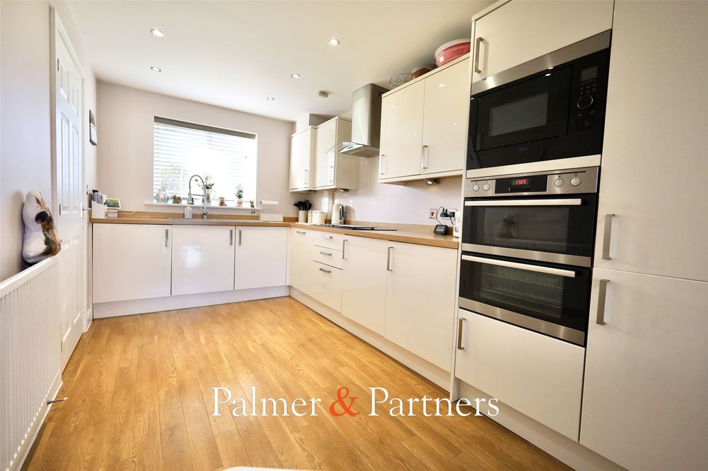 Property photo 2 of 24 Picture No. 23