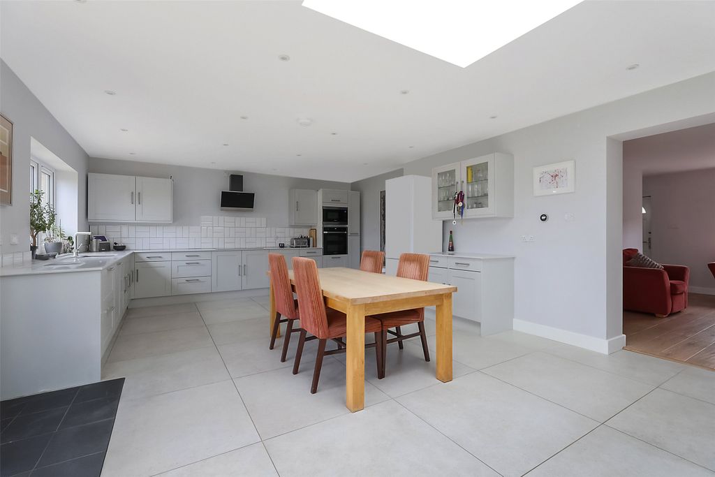 Property photo 2 of 24 Picture No. 27