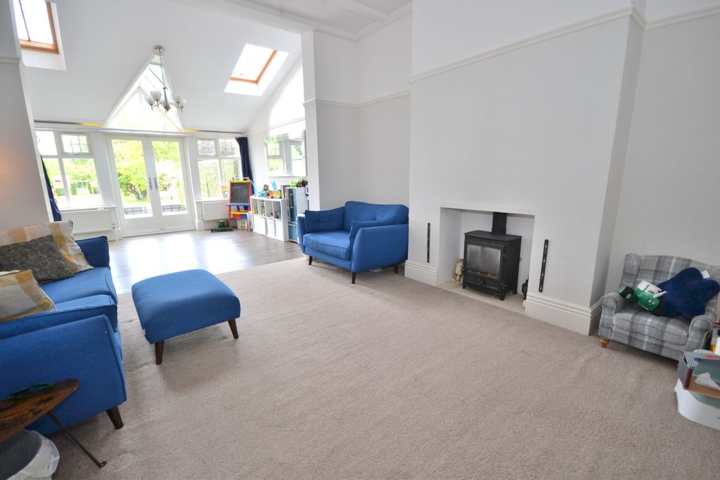 Property photo 2 of 19