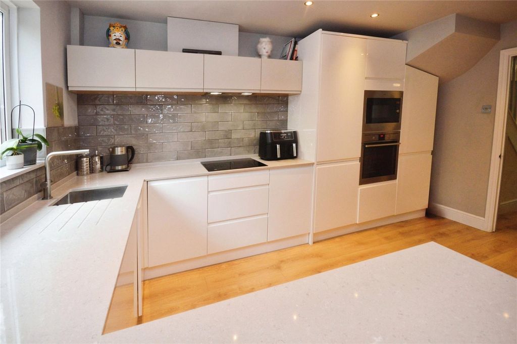 Property photo 3 of 28 Picture No. 23