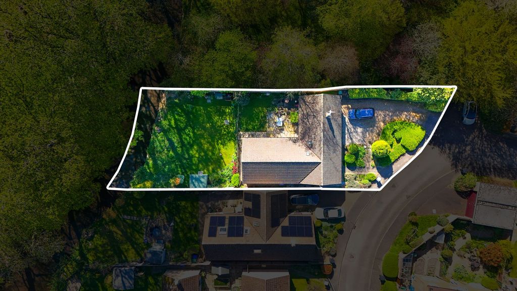 Property photo 2 of 21