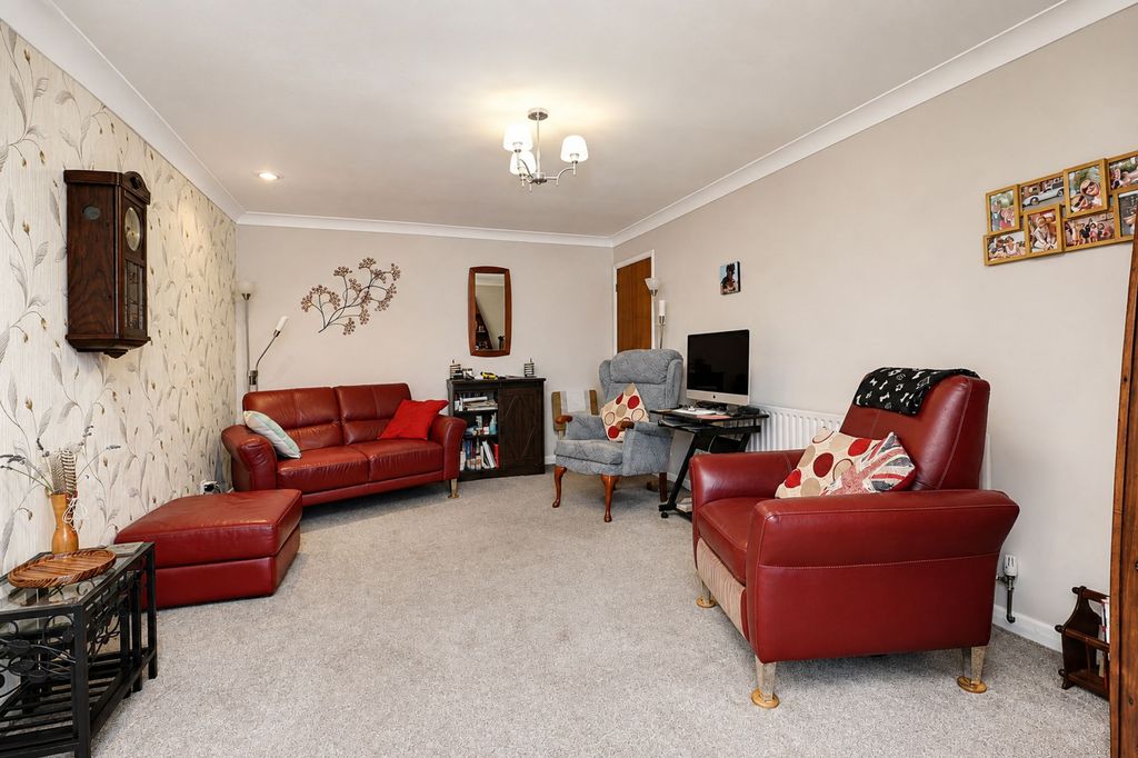 Property photo 3 of 12