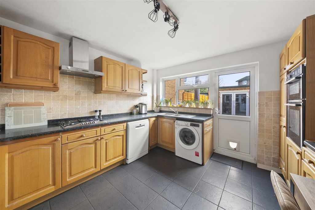 Property photo 2 of 20