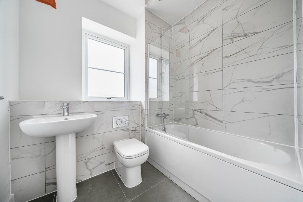 Property photo 3 of 9 Bathroom