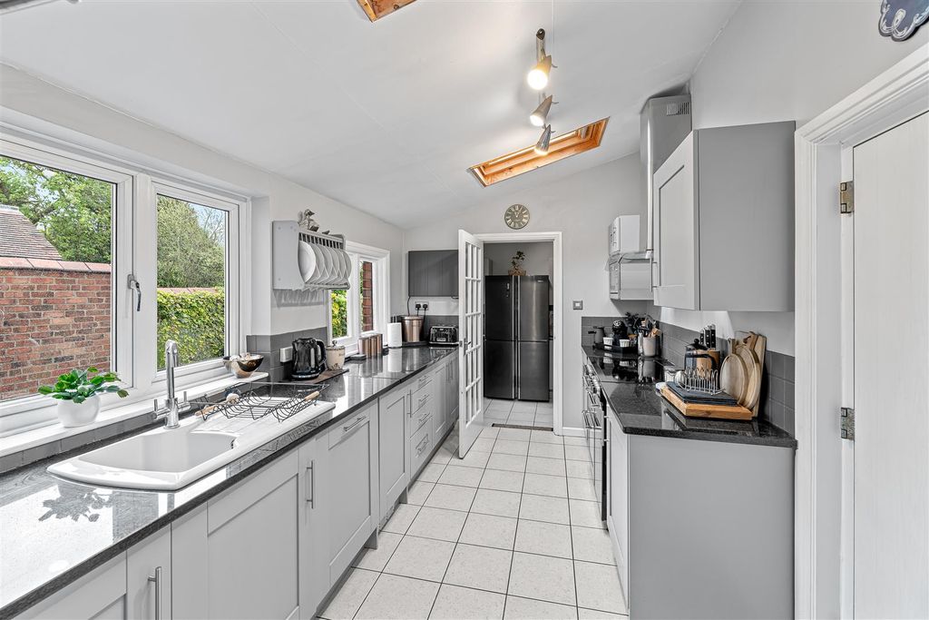 Property photo 3 of 20 Kitchen