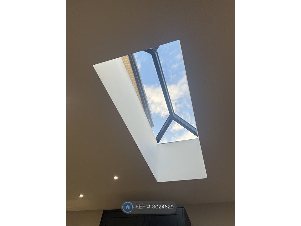 Property photo 3 of 12 Skylight
