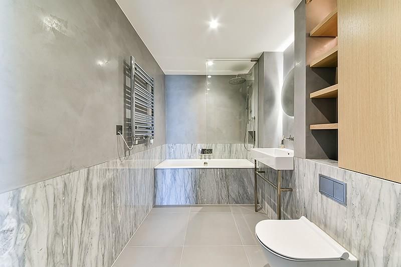 Property photo 2 of 11 Bathroom