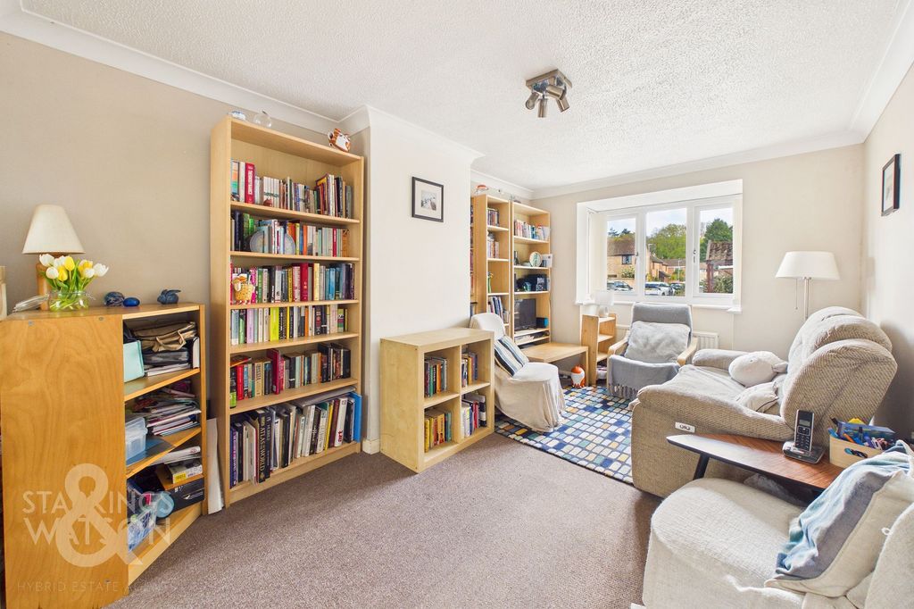 Property photo 2 of 28