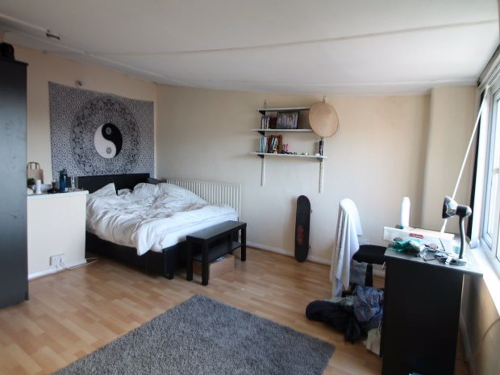 Property photo 3 of 9 A Bright And Comfortable Bedroom Featuring A Doubl...