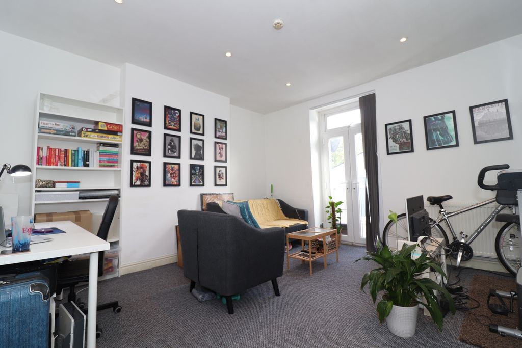 Property photo 1 of 5
