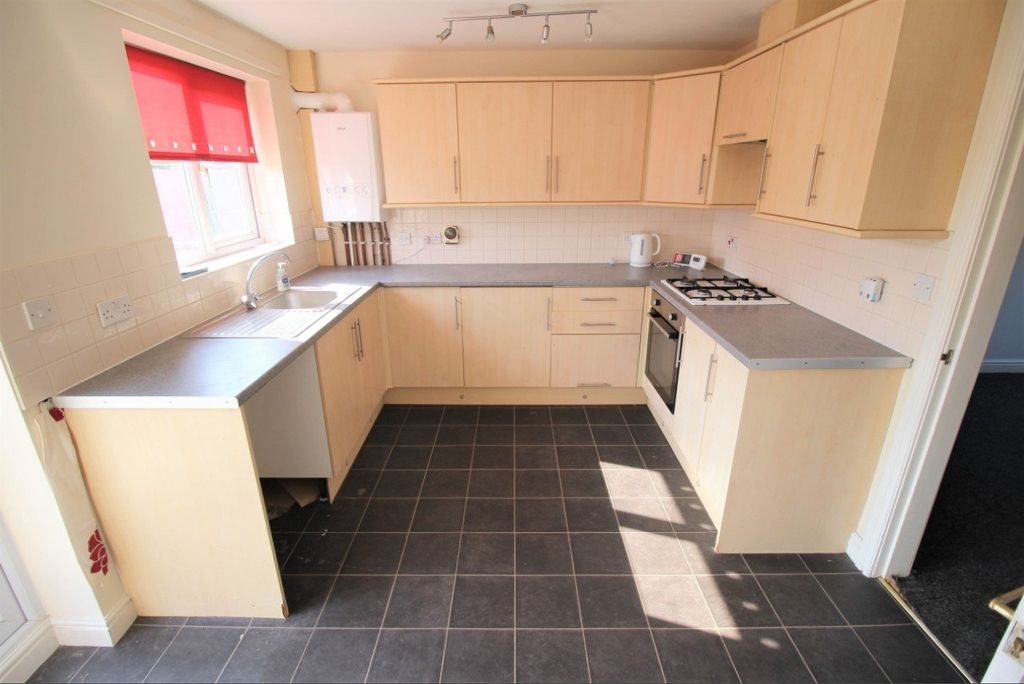 Property photo 3 of 9 Kitchen