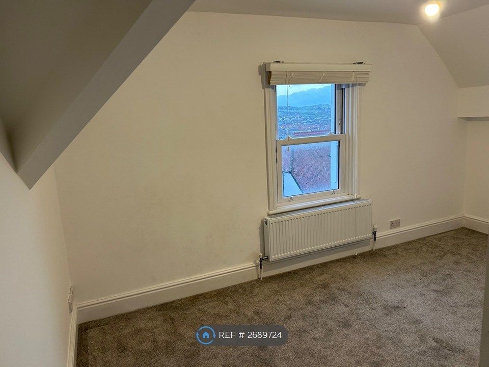 Property photo 2 of 28