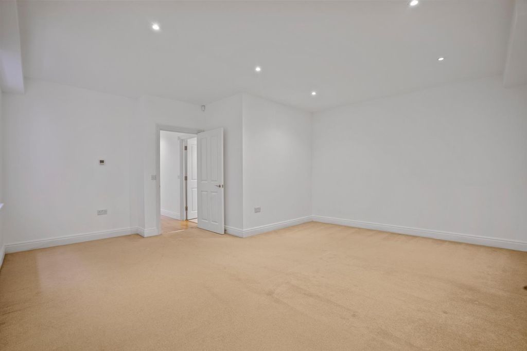 Property photo 3 of 13 Dsc09404.Jpg