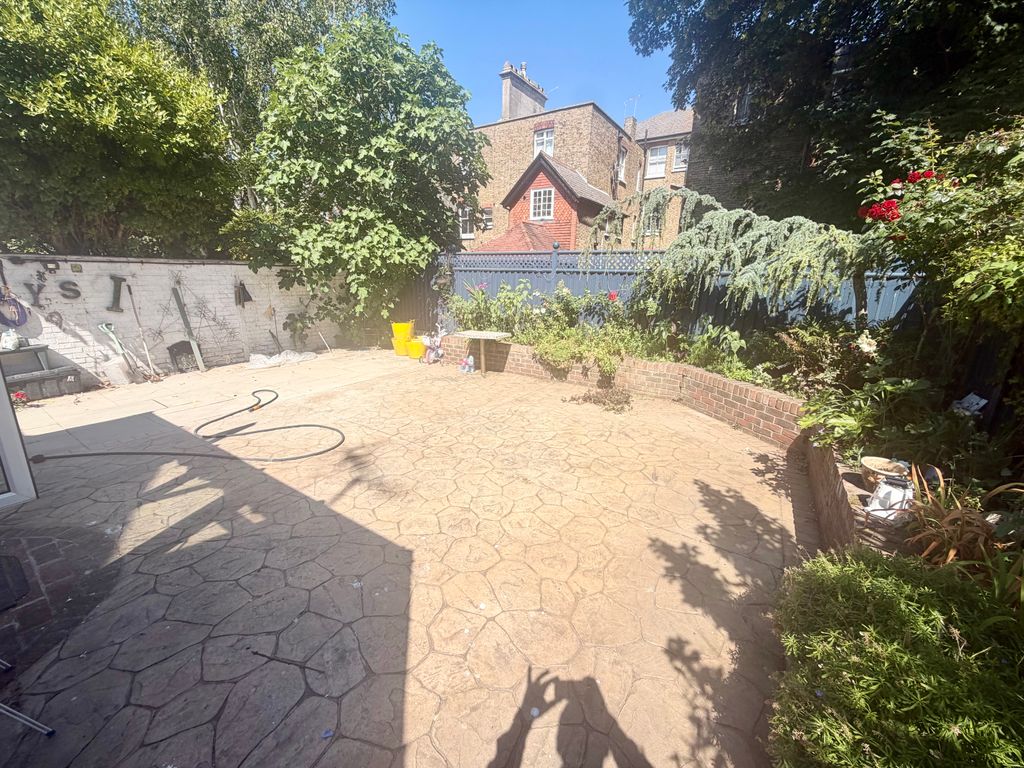 Property photo 3 of 11