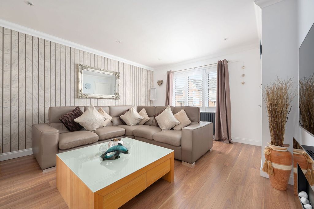 Property photo 3 of 25