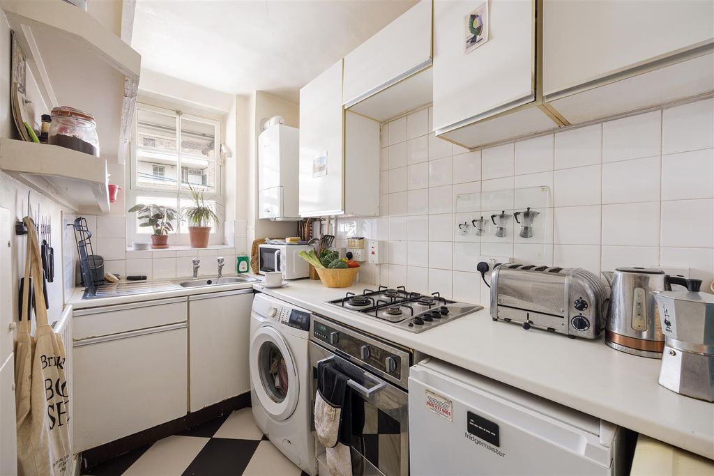 Property photo 3 of 24 Devons Road, E3