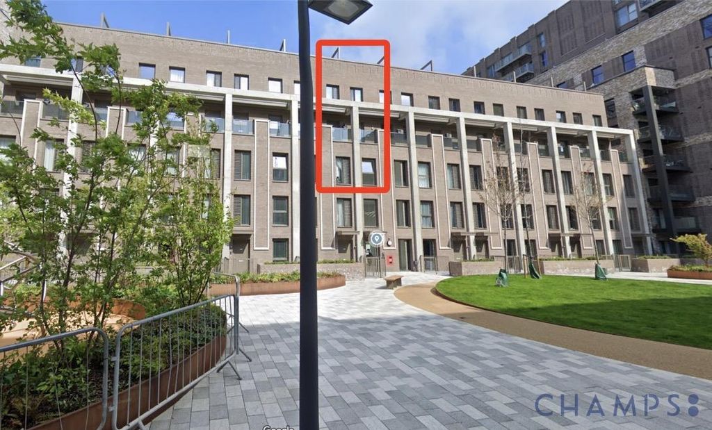 Property photo 1 of 1 Spacious 2-Bedroom Duplex Apartment With Two Terraces Â€“ 1,051 Sq Ft