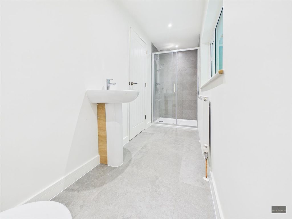 Property photo 3 of 12 Cam02887G0-Pr0702-Still023.Jpg