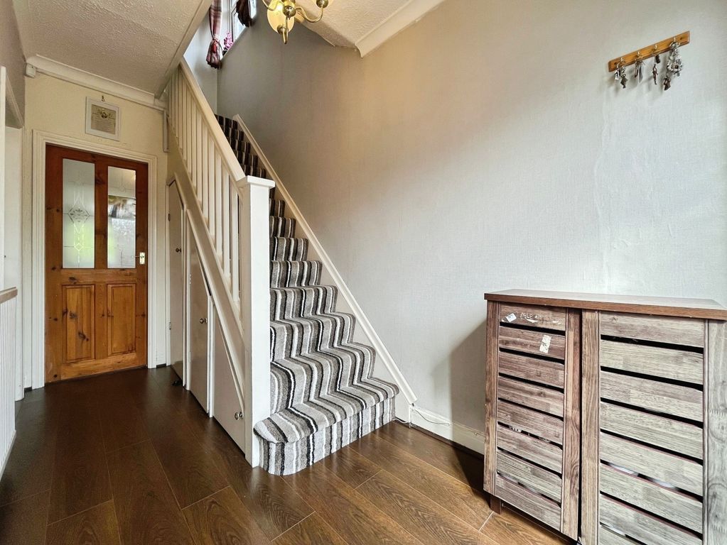 Property photo 2 of 18 Entrance Hall