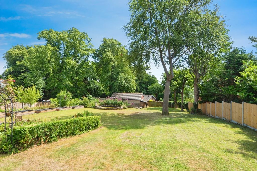 Property photo 3 of 50 Extensive Garden