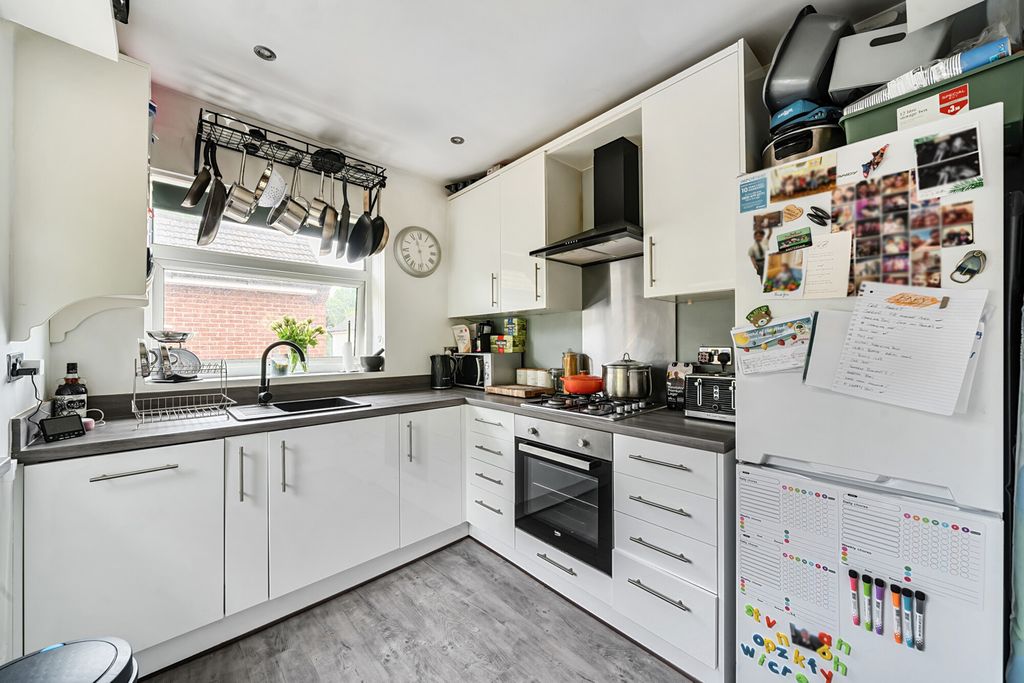 Property photo 3 of 19 1317332-1-686Ec84...