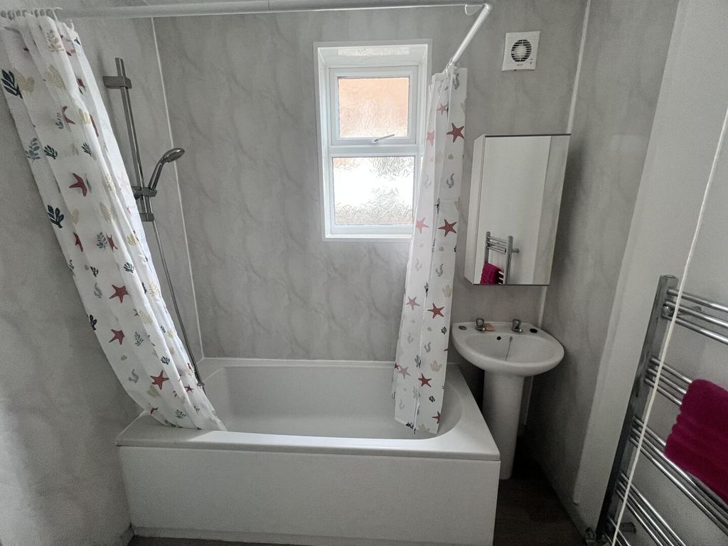 Property photo 3 of 5 Bathroom