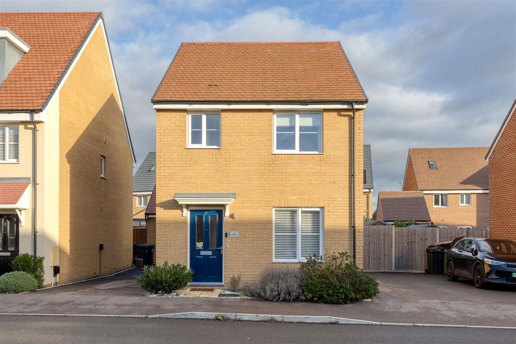 Property photo 1 of 18 Front Aspect