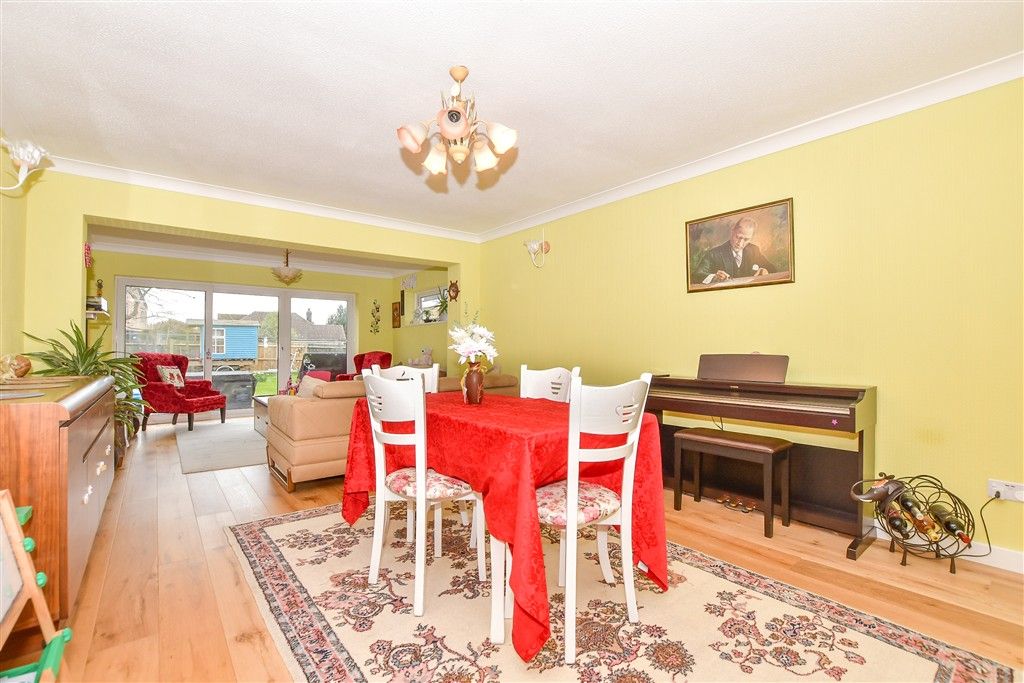 Property photo 3 of 8 Lounge/Diner