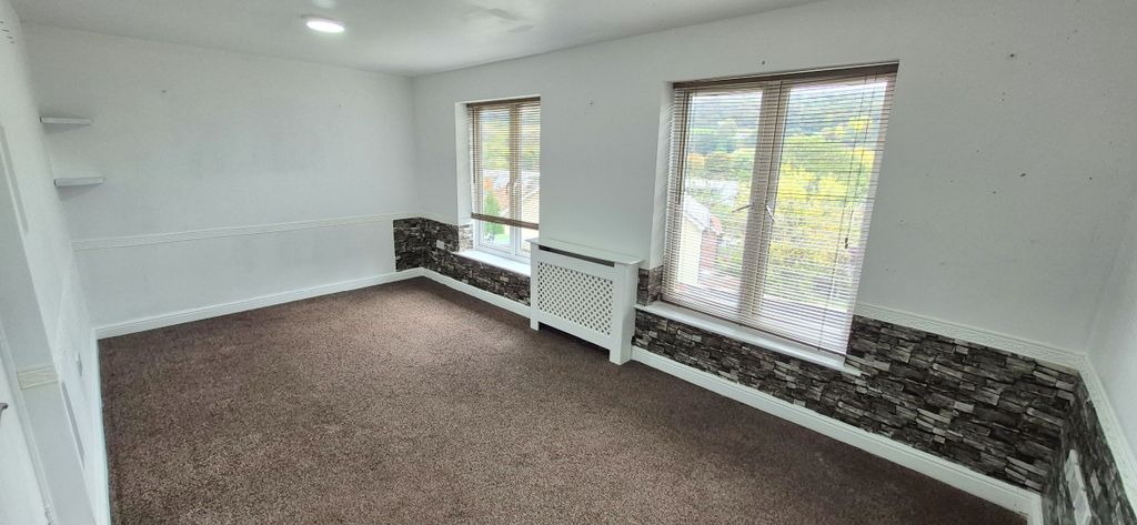 Property photo 2 of 26