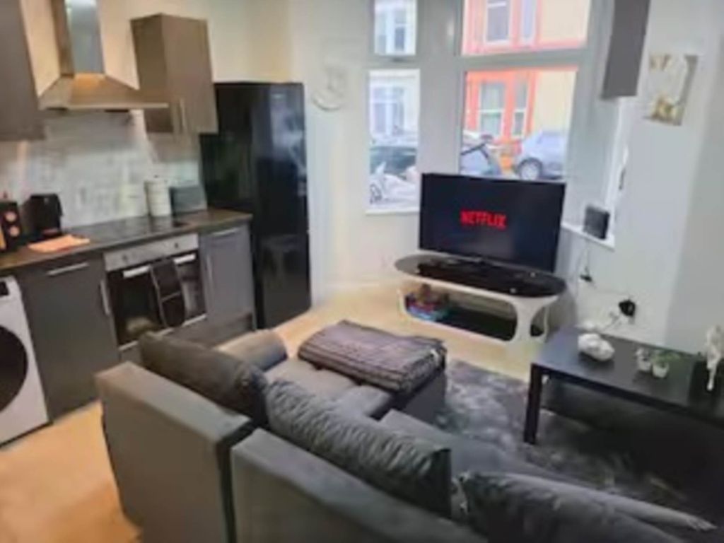Property photo 1 of 11