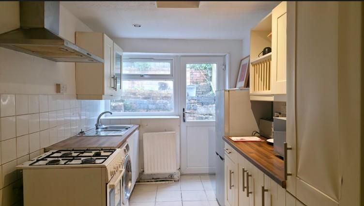 Property photo 1 of 5 Kitchen