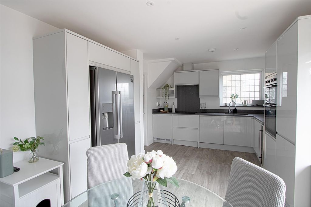 Property photo 2 of 12 Kitch W.Jpg