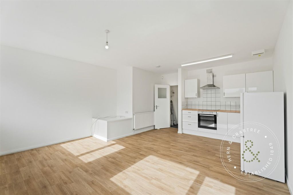 Property photo 1 of 16 Lounge/Kitchen