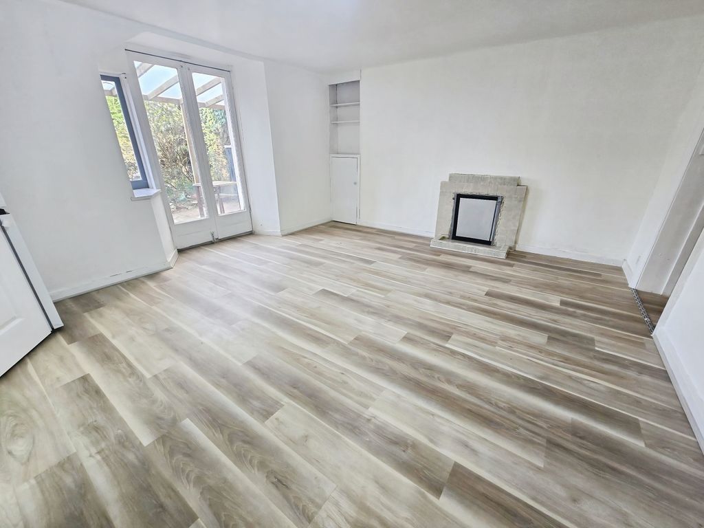 Property photo 3 of 12