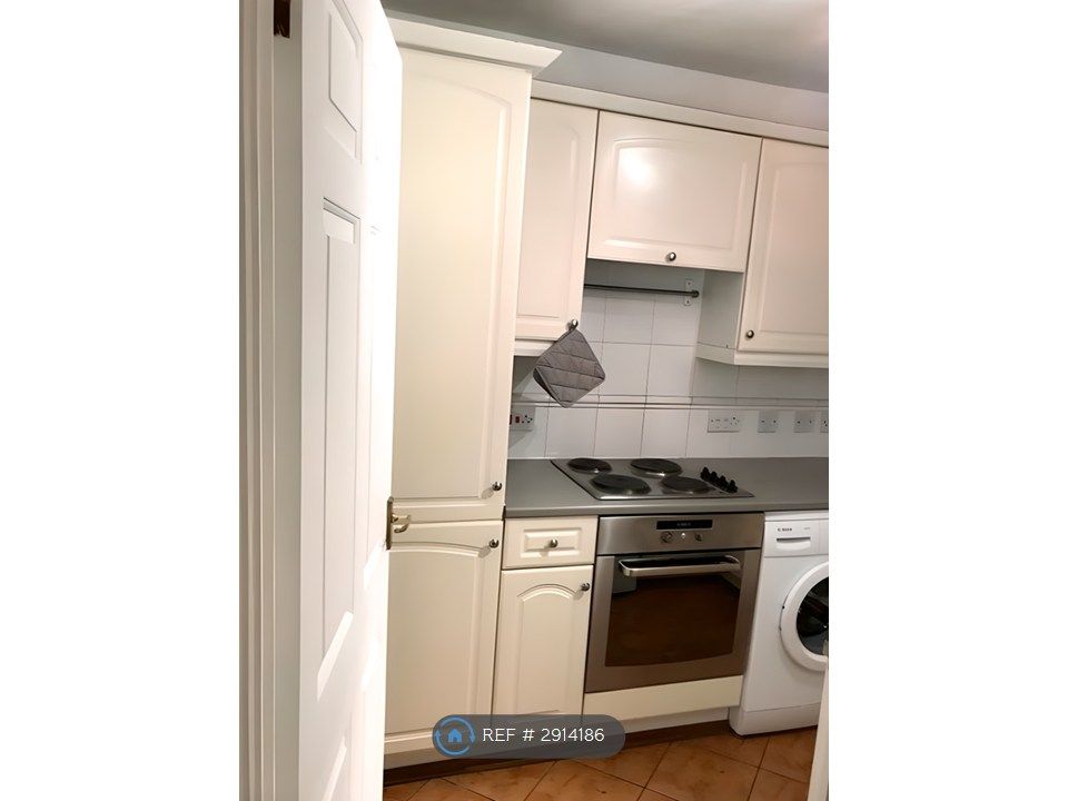 Property photo 3 of 10 Kitchen