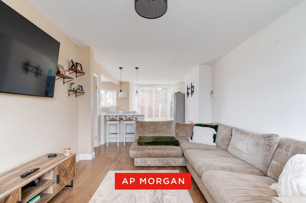 Property photo 3 of 16 Picture No. 11