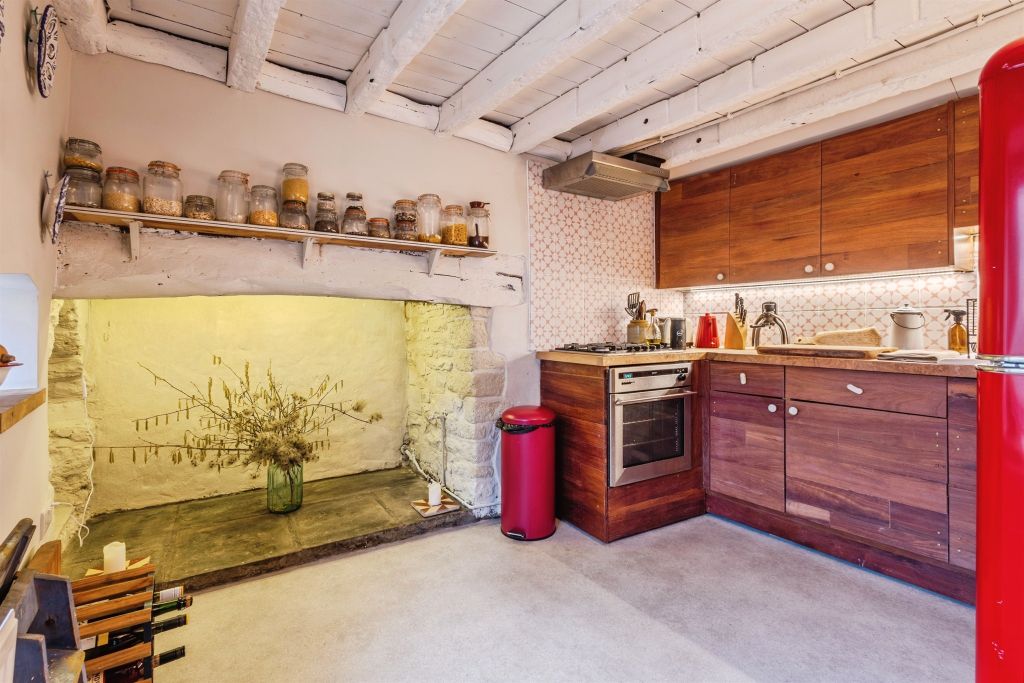 Property photo 2 of 20