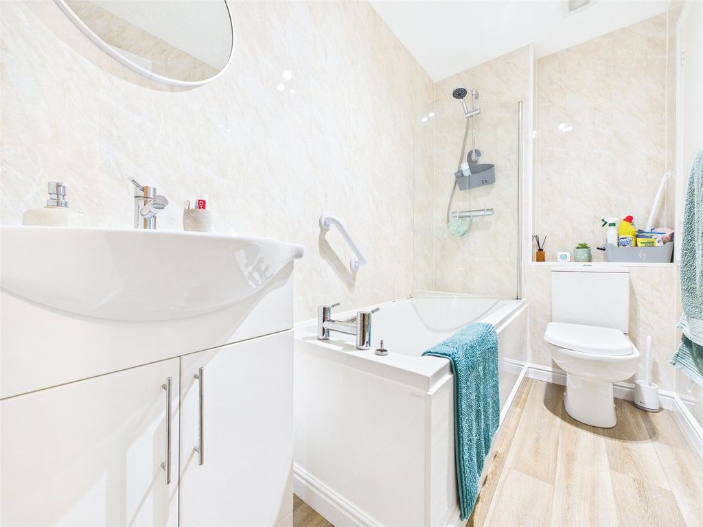 Property photo 3 of 8 Picture No. 17