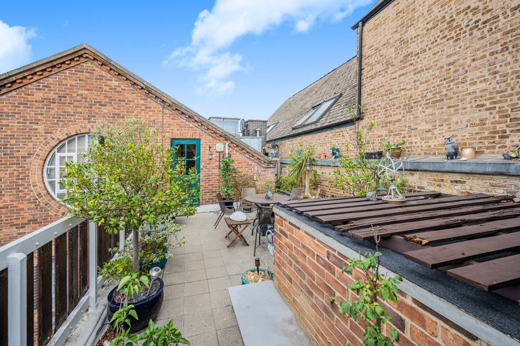 Property photo 2 of 14